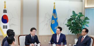 더불어민주당 이재명 대표가 29일 서울 용산 대통령실 집무실에서 열린 윤석열 대통령과의 영수회담에서 발언하고 있다.