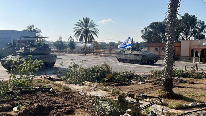 가자 최남단 라파 국경검문소에 진입한 이스라엘 탱크