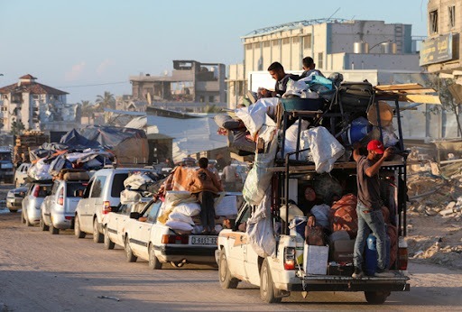 이스라엘군의 소개령이 내려진 라파에서 대피하는 민간인들