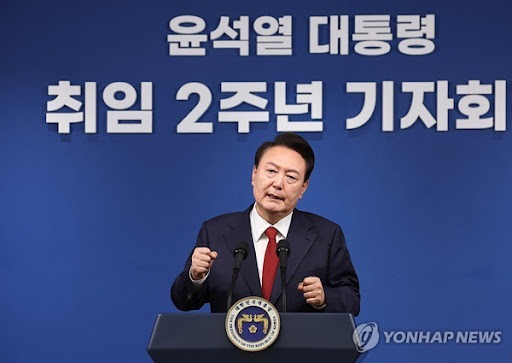 취임 2주년 기자회견, 질문에 답하는 윤석열 대통령