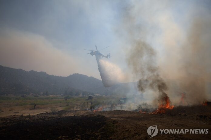 LA 산불 사흘째… ‘열돔’ 폭염 뉴욕주 등 동북부까지 기승