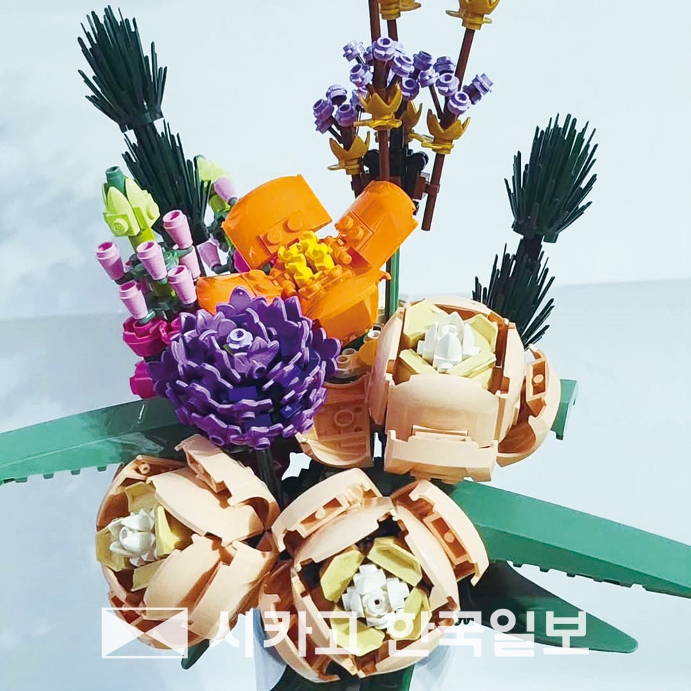 카네이션 대신 '레고꽃', 카드 대신 '디지털편지'로… - 시카고 한국일보 - Korea Times Chicago, image size:1000x1000